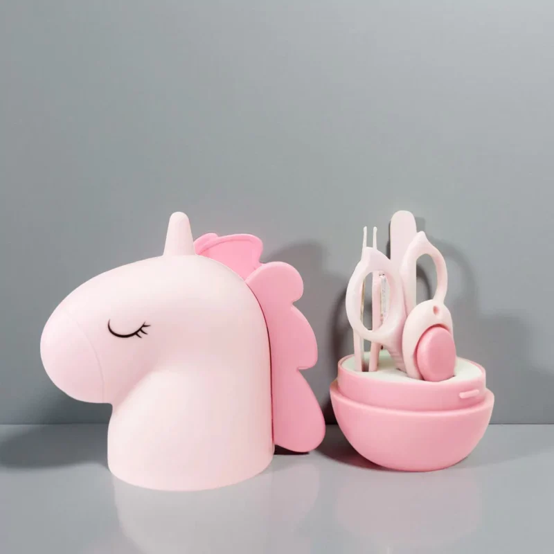 Манікюрний набір «Єдиноріг» рожевий — інструменти в кейсі, кришка знята