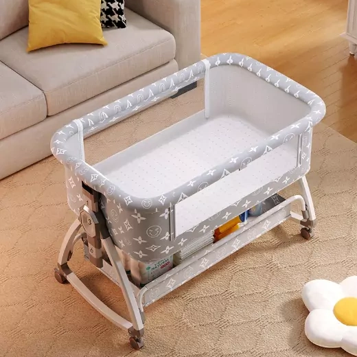 Кроватка-колыбель с матрасом для мальчика и девочки, вид сбоку